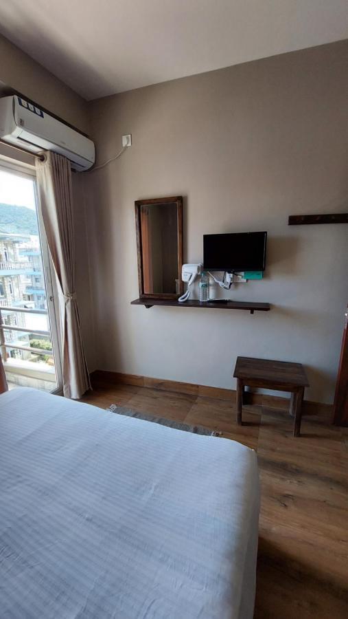 Hotel Blossom Покхара Экстерьер фото